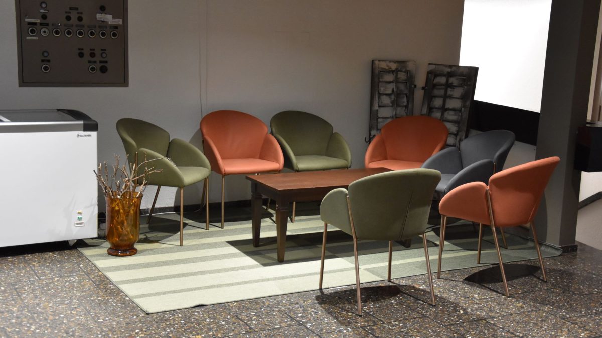 Foyer Sitzbereich im Kino Claudia